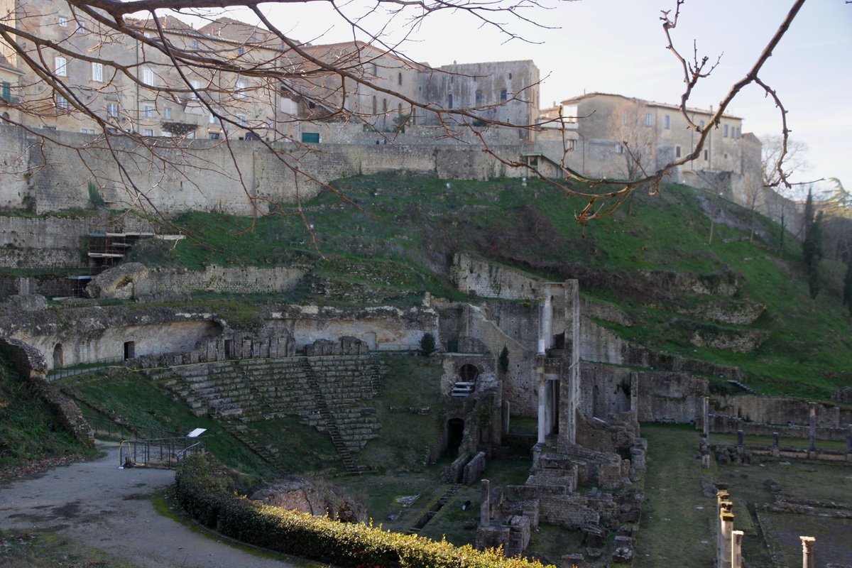 Former an Etruscan city, in III BC  #Volterra became a municipium allied to Rome. In the I BC the local Caecina family built the theatre, dedicated to  #Augustus. It still preserves part of the scenae frons, tiled in marble and adorned with statues  #MuseumsUnlocked 16/16