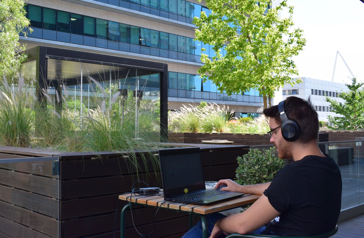 NearshorePT's tweet photo. Why work indoors when you can work outdoors? With a flex work policy, many benefits, and a large terrace, job satisfaction is a must at #nearshoreportugal!

#nearshore #nearshoring #nearshoringservices #outsourcing #software #softwaredevelopment #developer #tech #devops #techteam https://t.co/GysmDEZtWU