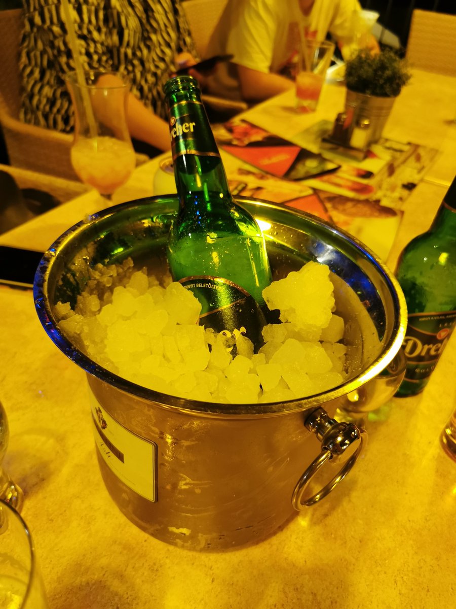 co0ld_r6's tweet image. They served my Beer like that :D but only for me... They knew who is the boss 😂🤔😎