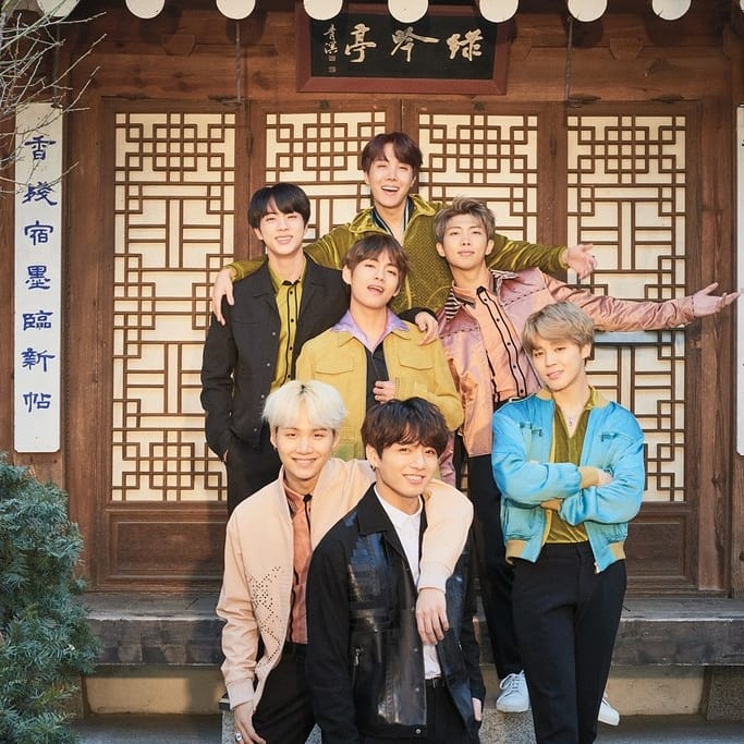school_bangtan's tweet photo. Hoy vamos a Korea House 🇰🇷
https://t.co/Yig9sX0GCw

#KoreawithSchoolBangtan
#SouthKorea #VisitKorea #Korea #Corea #Seoul #서울 #travel #btslocation #btstour #btsseoul #btsplace #kpop #BTS #bangtan #방탄소년단 #방탄투어  #bangtantour #btsarmy https://t.co/GmxBJ1uQ2E