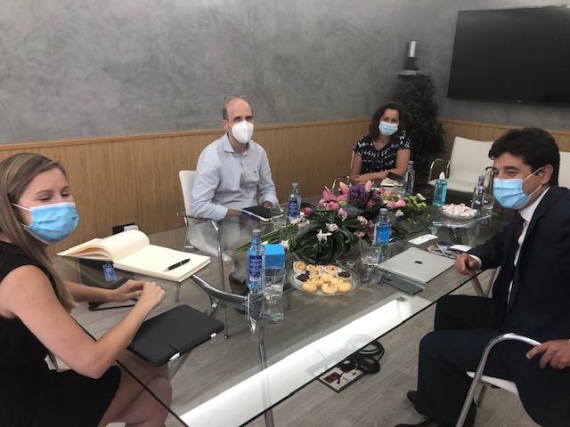 .<a href="/EstherBorao/">Esther Borao</a> (directora @ITAINNOVA) en <a href="/HierrosAlfonso/">Grupo Hierros Alfonso</a>, se reunió con su director general <a href="/FernandoMoraga_/">Fernando Moraga</a> para establecer las bases de futuros proyectos de colaboración, las sinergias con entidades aragonesas son fundamentales para afrontar nuevos retos. #socioClubCámara