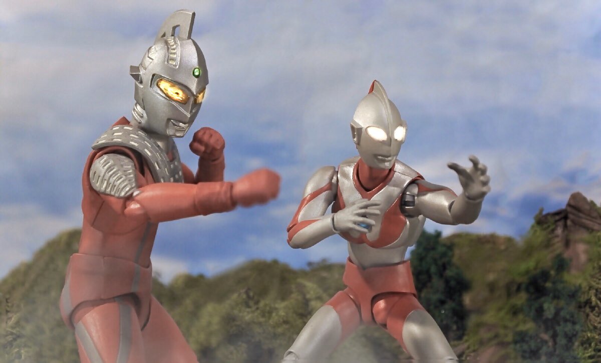 Uzivatel なつふま Na Twitteru S H Figuarts ウルトラマンネオスとウルトラセブン21が発売されるまでこうやって遊んでます ウルトラアーツ フィギュアーツ写真部 ちいさな巨大特撮 ウルトラマンネオス