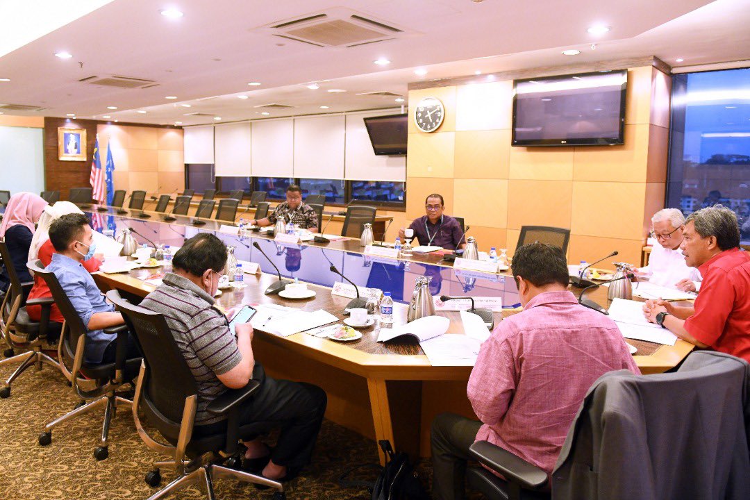 tokmatn9's tweet photo. Mempengerusi kan Mesyuarat JK Pengurusan UMNO.
Banyak isu2 semasa yang dibincangkan dan perlu diselesaikan.. https://t.co/VcFQDtjRJ4