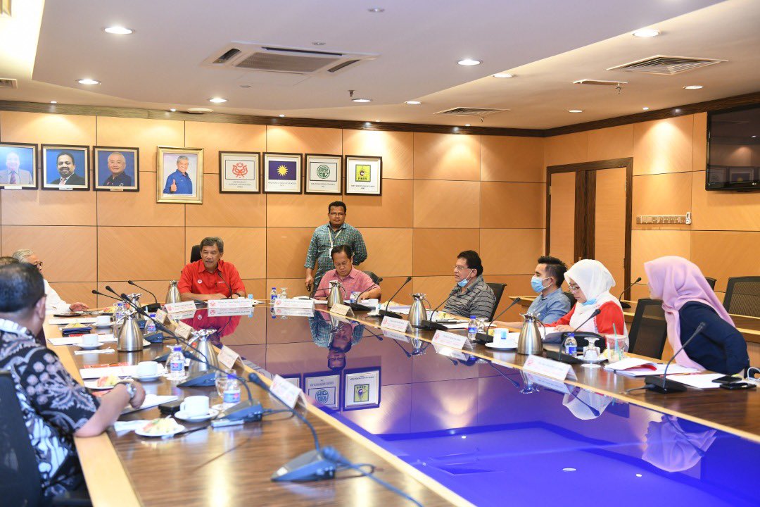tokmatn9's tweet photo. Mempengerusi kan Mesyuarat JK Pengurusan UMNO.
Banyak isu2 semasa yang dibincangkan dan perlu diselesaikan.. https://t.co/VcFQDtjRJ4