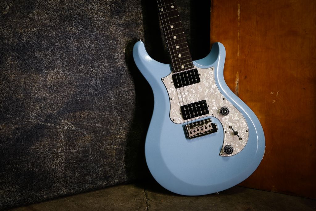 ChicagoMusicEx's tweet photo. You don’t have to connect the dots to see what makes this CME Exclusive @prsguitars S2 Standard 24 unique.
#chicagomusicexchange #prs #s2 #standard24 #CMEexclusive #gearwire #gearybusey #guitarspotter #guitarphotography #guitarsdaily #tonemob #knowyourtone https://t.co/B0wdqNB7Q3