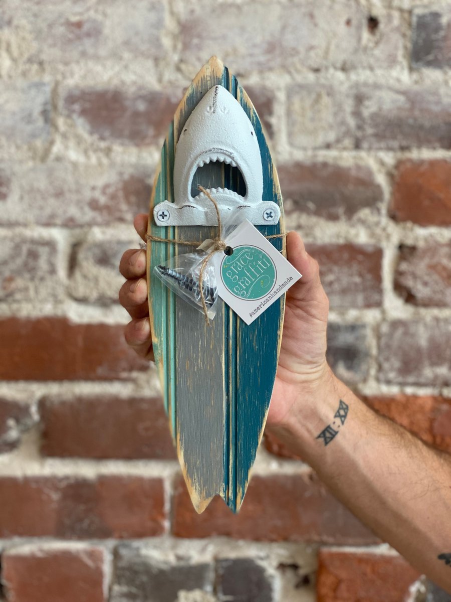 gracegraffiti's tweet photo. #sharkattack #cottagestyle #outdoordecor #onthecoast #beachlife #portcity #coastalliving #mybeachlife #beachcottage #homedecor #georgiamade #georgiagrown #georgiacrafted #mysouthernliving #lifeonthecoast #baressential #bottleopener #backyardparty https://t.co/C2gGms8vMp