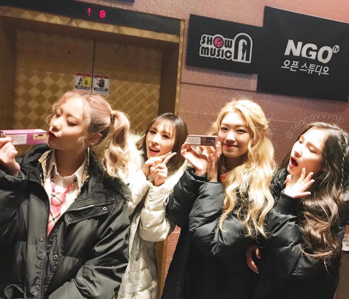 iMet_LEA's tweet photo. ♡
1 ㅡ lea • gayeon/yeonjoo • yeji • jaeny
2 ㅡ jaeny • gayeon/yeonjoo • yeji • lea
3 ㅡ lea • gayeon/yeonjoo • yeji • jaeny
4 ㅡ lea • jaeny • yeji • gayeon/yeonjoo https://t.co/1bXri9gDNo