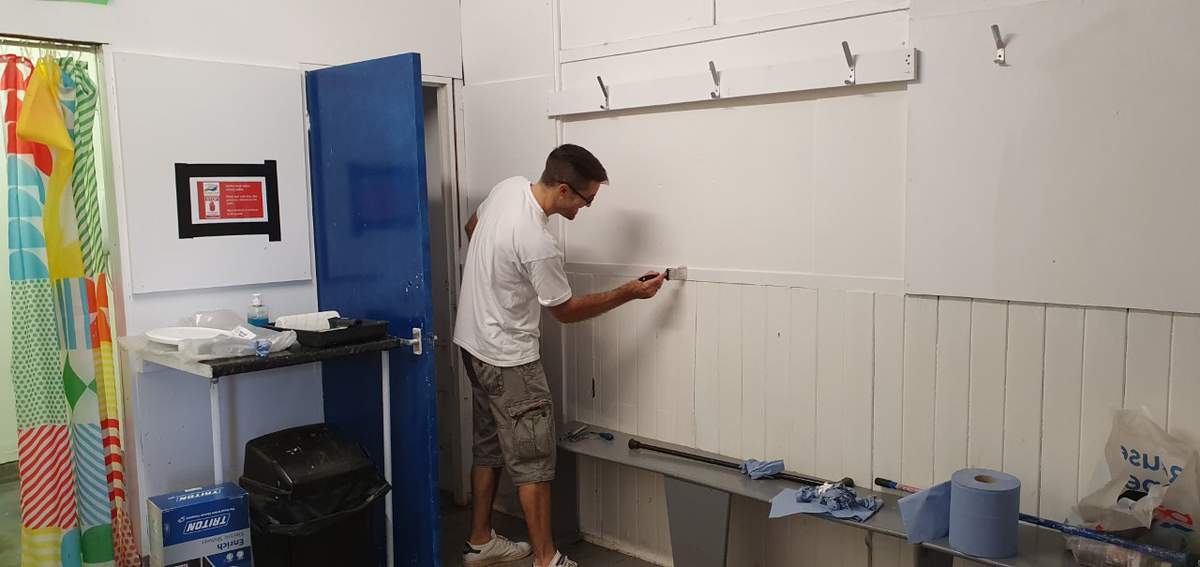 surreyfa's tweet photo. Our first Football Fix-Up DIY community day went ahead over the weekend at @DoubleHFC! 🛠️

The day was a roaring success with lots completed such as fixing showers, repainting the dressing rooms and repairing potholes. Brilliant job! 👏

#ThisIsSurreyFootball #FootballFixUp https://t.co/ugtyiq8bc9