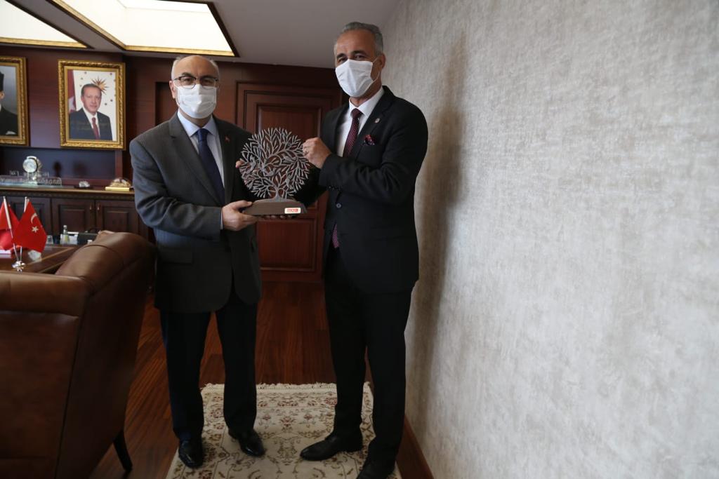 İTOB OSB YÖNETİM KURULU BASKANIMIZ SAYIN ONUR ACAR, İLİMİZE YENİ ATANAN İZMİR VALİMİZ SAYIN YAVUZ SELİM KÖŞGER’İ MAKAMINDA ZİYARET ETMİŞTİR.#itobosb #markaosbolmayolunda <a href="/IzmirValiligi/">T.C. İzmir Valiliği</a>