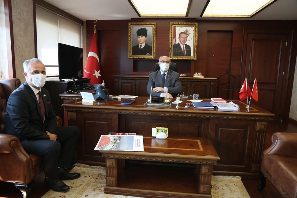 itobosb's tweet photo. İTOB OSB YÖNETİM KURULU BASKANIMIZ SAYIN ONUR ACAR, İLİMİZE YENİ ATANAN İZMİR VALİMİZ SAYIN YAVUZ SELİM KÖŞGER’İ MAKAMINDA ZİYARET ETMİŞTİR.#itobosb #markaosbolmayolunda @IzmirValiligi https://t.co/IwORRehnRz