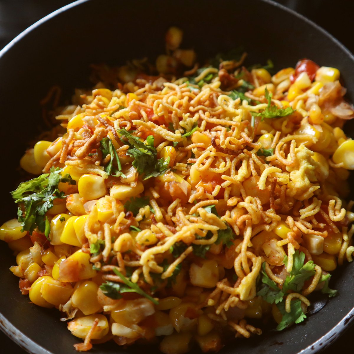sugarspicenice8's tweet photo. Perfect time for some corn bhel 😋 Recipe link https://t.co/AZTLzsxsil
.
.
.
.
.
#rains #monsoon #corn #butta #cornbhel #bhel #healthy #homemade #inmykitchen #cravings #foodoftheday #chaat #streetfood #homefood #sugarspiceniceindia https://t.co/PraeCz4ByJ