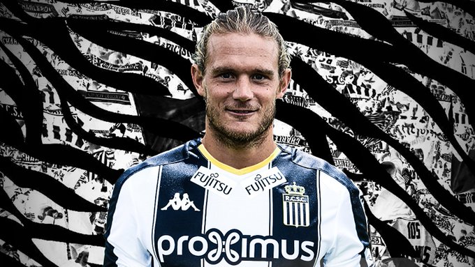 LePeupleLensois's tweet photo. 🔁Bonne continuation au Capitaine Gillet qui vient de s'engager avec le @SportCharleroi ! ❤💛 #rclens #mercato https://t.co/rekN09vmKM