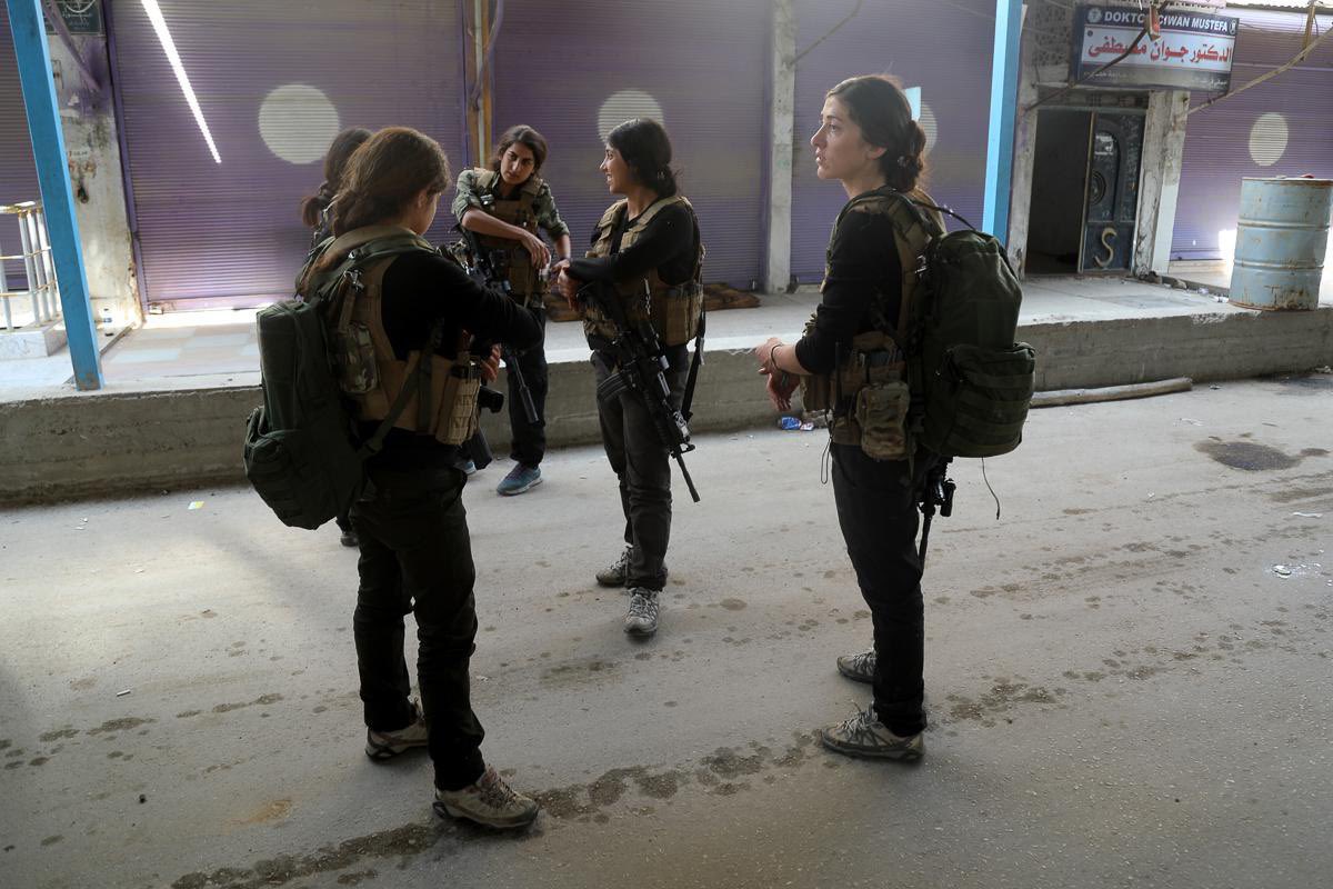 Fauerzaesp's tweet photo. Guerreras kurdas

Respeto https://t.co/2ssbUTsw06
