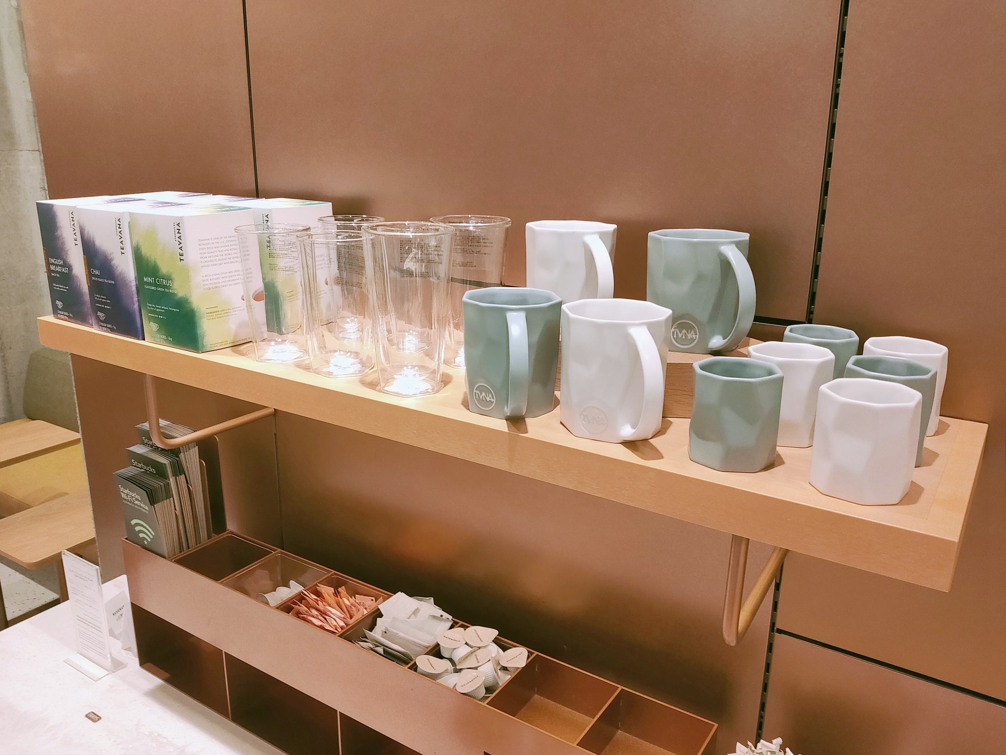 フラペチーノ山口 地元フラペ制覇 スタバマニア Twitterissa スタバ 六本木ヒルズ メトロハット ハリウッドプラザ店限定グッズ マグカップはマットな質感がオシャレ感を演出してます マグカップも可愛いけど 小さな湯のみも可愛い ティバーナのグラスは男女問わ