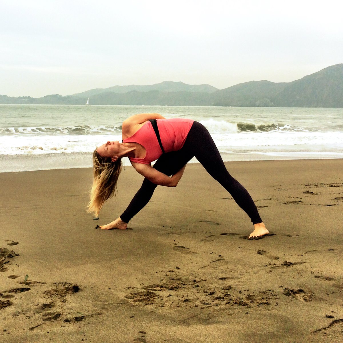 niddvalleyphys's tweet photo. 𝓖𝓻𝓪𝓽𝓲𝓽𝓾𝓭𝓮.
〰️
To be able to continue teaching Pilates and Yoga classes online during lockdown.  

Tuesday evening classes: Link in bio ☺️

#yogaonline #pilatesonline #movement #physio https://t.co/GDIrEHmWlc
