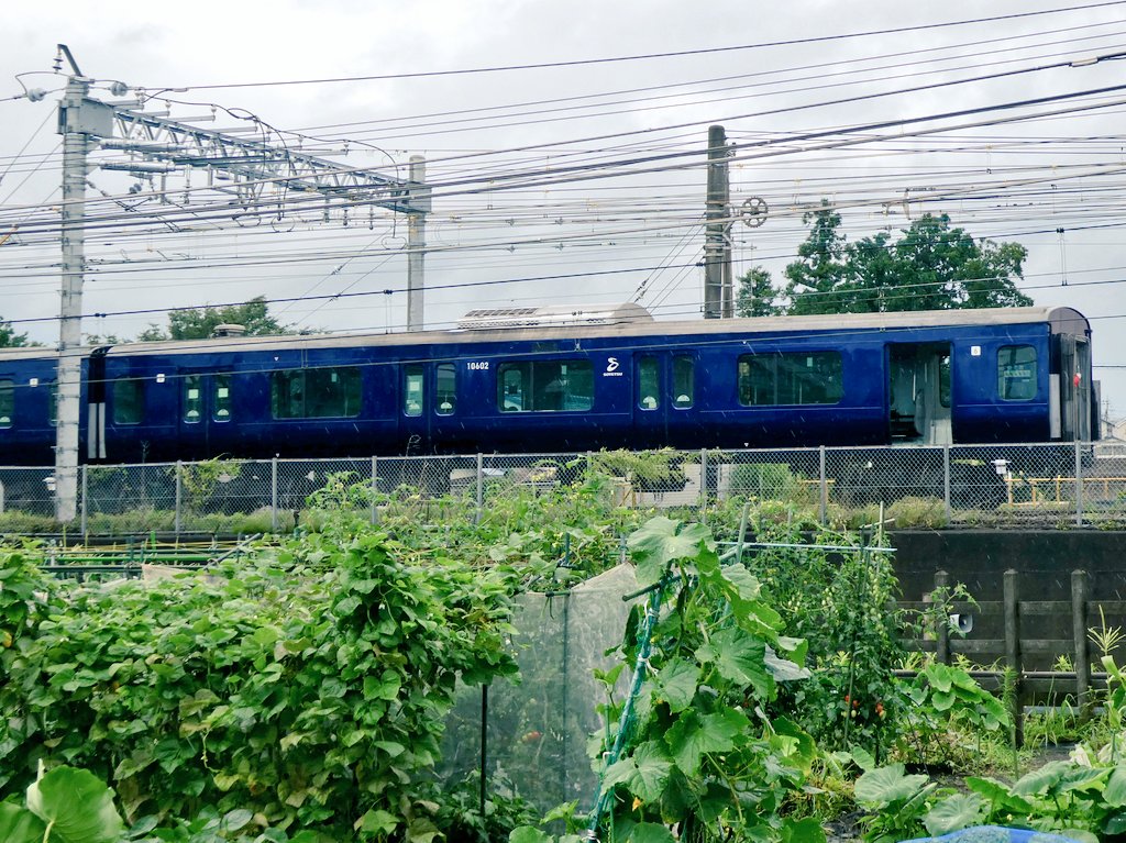 青の住人 系初のヨコハマネイビーブルー塗装となるf 初お目見えから約2週間 6 7号車が塗装変更されて出てきました 次は先頭車を含む8 10号車が塗装変更されるようで楽しみです 前回未塗装だったドア下の部分は今回は塗装されていました