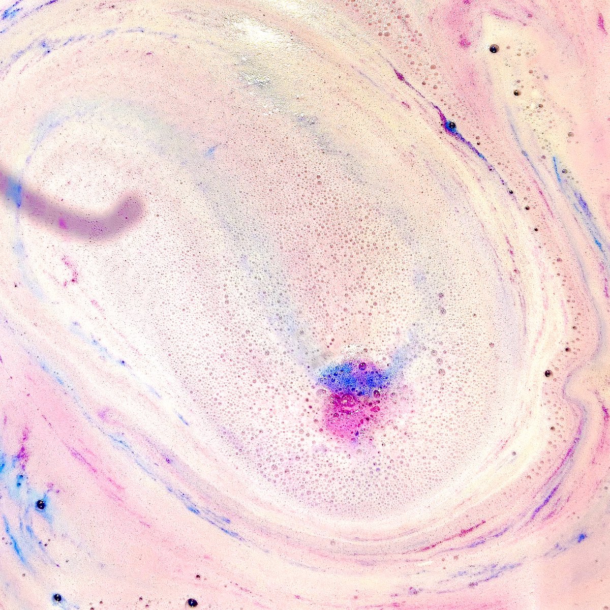 laurenannbeauty's tweet image. My bath bomb business has officially launched! 🎊☺️
This is something I’ve been working on for a while now and I’m so excited to share it with you all!

Here is my website:
Bubbletroubleuk.com

If you could please RT to spread the word, it would mean the world ❤️