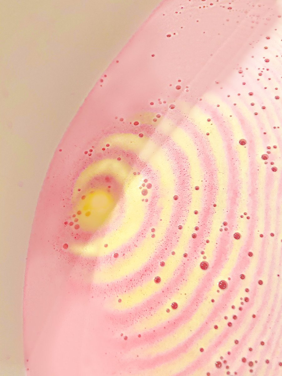 laurenannbeauty's tweet image. My bath bomb business has officially launched! 🎊☺️
This is something I’ve been working on for a while now and I’m so excited to share it with you all!

Here is my website:
Bubbletroubleuk.com

If you could please RT to spread the word, it would mean the world ❤️