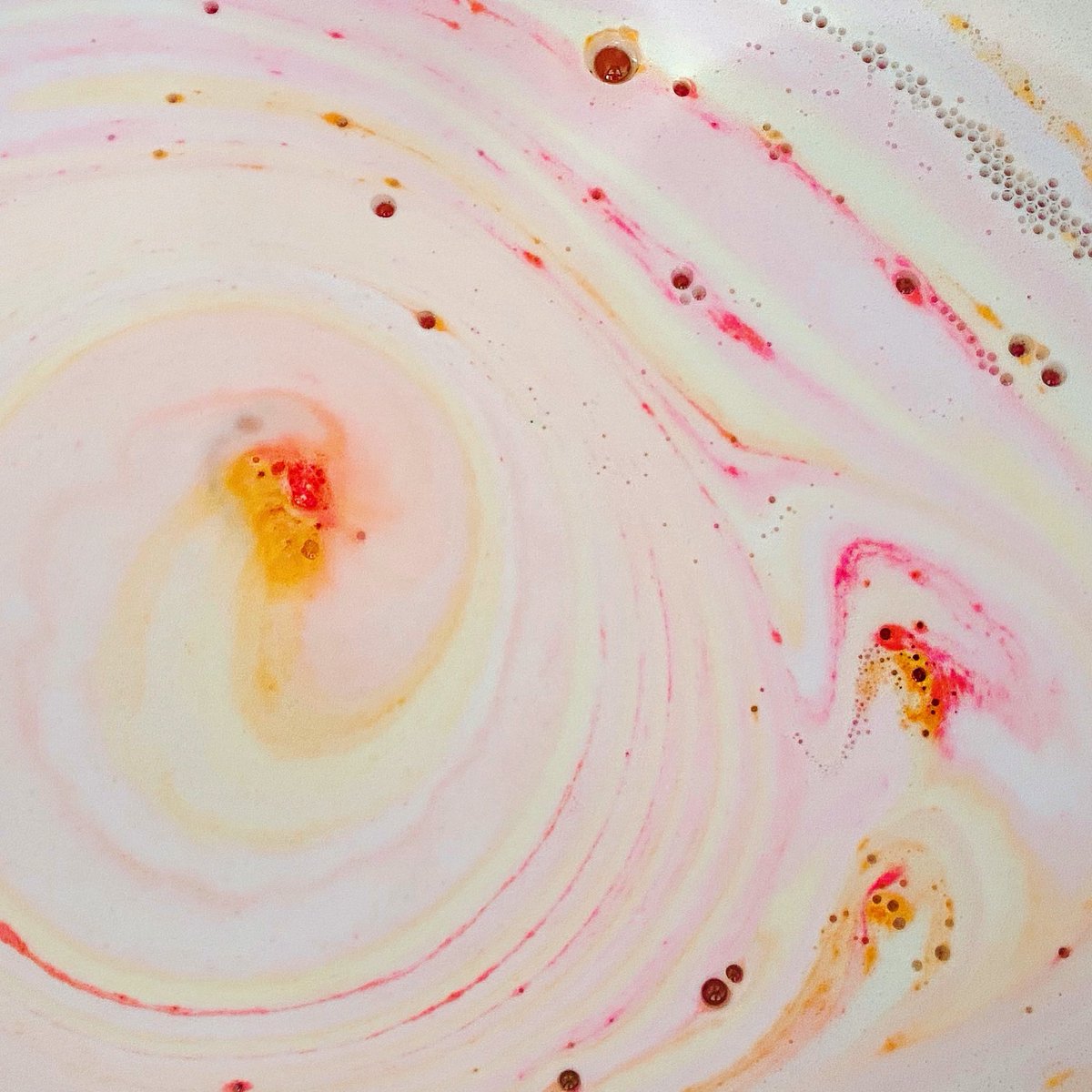 laurenannbeauty's tweet image. My bath bomb business has officially launched! 🎊☺️
This is something I’ve been working on for a while now and I’m so excited to share it with you all!

Here is my website:
Bubbletroubleuk.com

If you could please RT to spread the word, it would mean the world ❤️