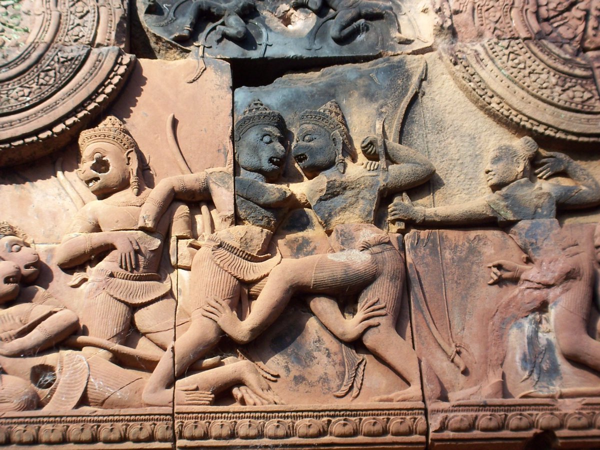 The fight between Vali and Sugreeva, as seen in the western Gopura