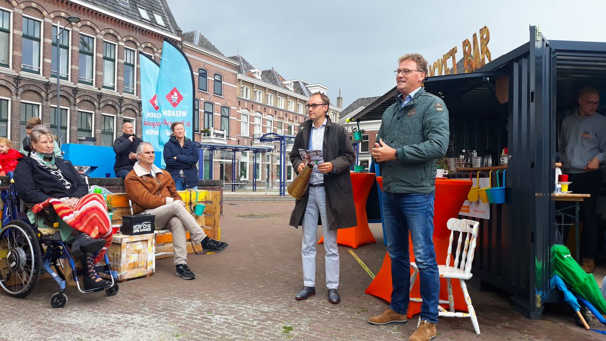 Sterke koffie, milde regen en veel pers bij het 'openlucht' Kampen Partners Koffiemomentje

Nieuwe Evenementencoördinator Aline Hofstee en nieuwe directeur <a href="/StMuseum_Kampen/">StedelykMuseumKampen</a> Nynke van der Wal en opening #hiermoetjezijn Popup Store

<a href="/KampenPartners/">Kampen Partners</a> 
<a href="/KamperEvents/">Kamper Events</a> 
#visitkampen