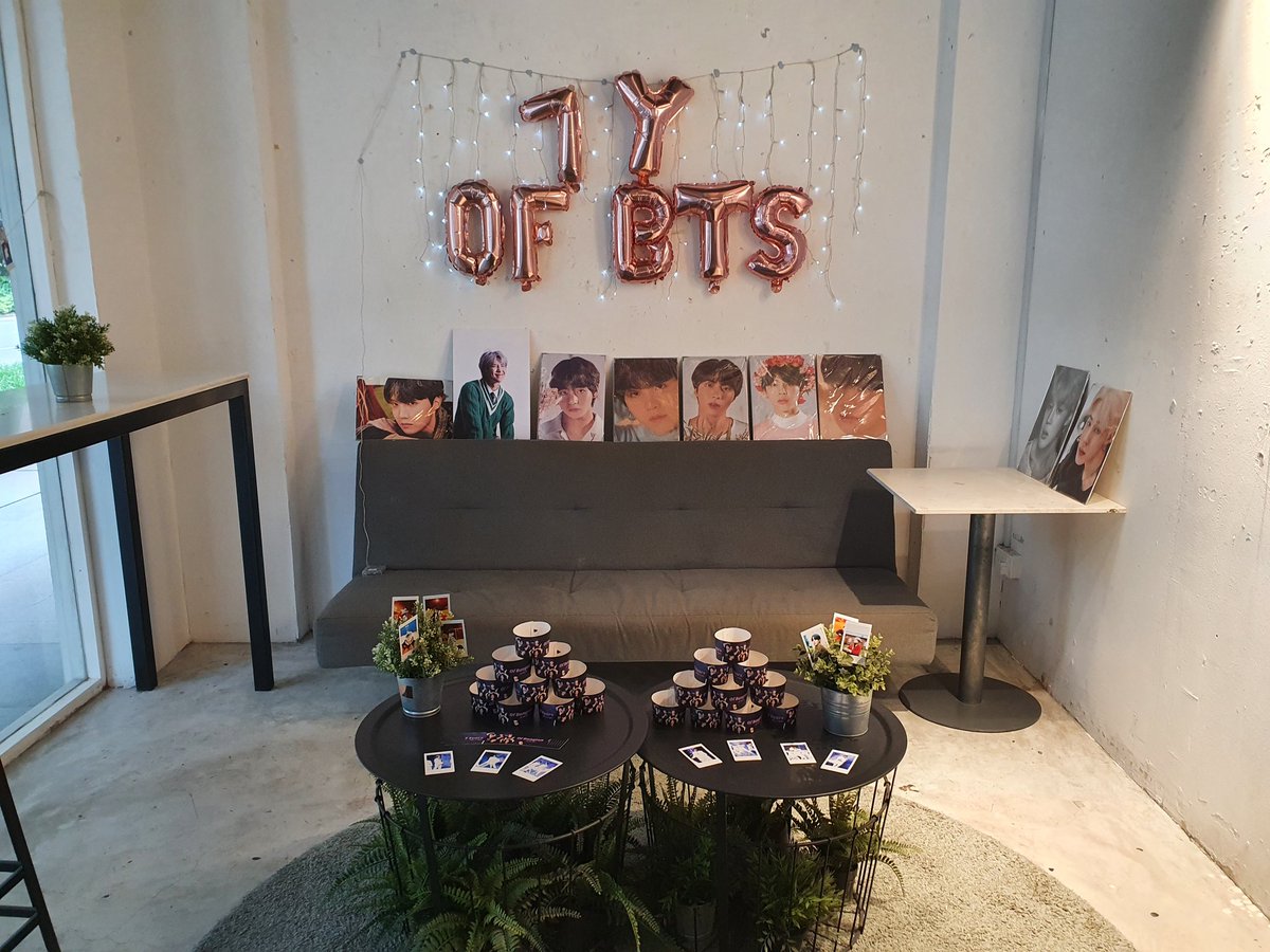 Chimmsrj's tweet photo. Anyways, had a blast at @BTSEVENCAFE yesterday with my fave group, thank you for hosting us!🥰🥰🥰🥰 Feels so great to be meeting my chingus &amp; talk about nothing but nonsense😂😂😂 P.S check out my ass in the last photo &amp; look at their unglam faces 🤣🤣🤣 https://t.co/bHiA1j644P