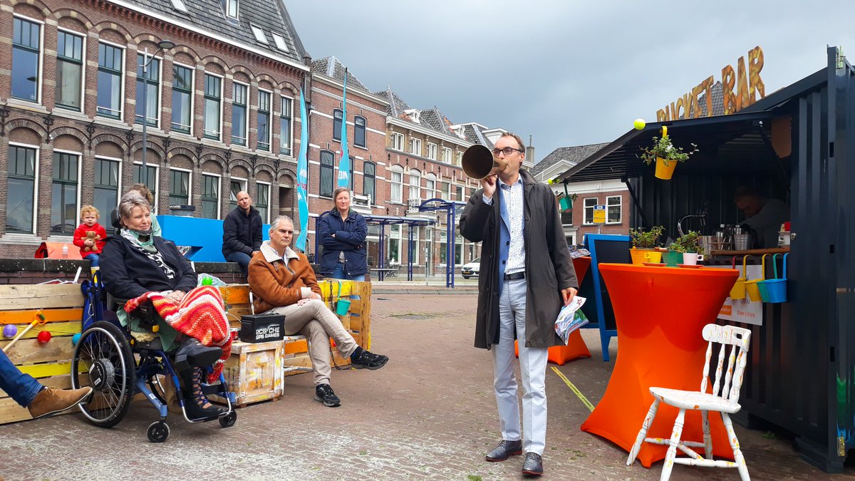 HarroPruijssen's tweet photo. Sterke koffie, milde regen en veel pers bij het 'openlucht' Kampen Partners Koffiemomentje

Nieuwe Evenementencoördinator Aline Hofstee en nieuwe directeur @StMuseum_Kampen Nynke van der Wal en opening #hiermoetjezijn Popup Store

@KampenPartners 
@KamperEvents 
#visitkampen https://t.co/UemX0Ak32D