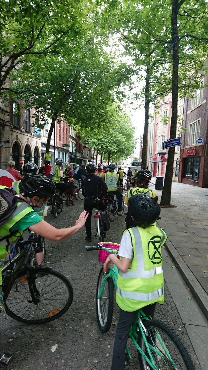 AnnaPigott's tweet image. An uplifting socially-distanced mass bike ride through #Swansea this morning. @SwanseaCouncil - more cycle paths please!!! 🌍🚲❤️ @XRebellionUK #activetravel #cyclepaths #cycling