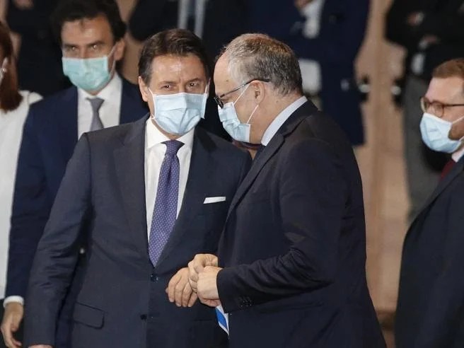 NazionalP's tweet photo. il ministro   @gualtierieurope dice No ad eventuale e auspicabile condono
Il comunista dimentica i 34000 decessi Famiglie sul lastrico Aziende fallite Milioni  di disoccupati. Come potranno pagare il furto delle cartelle esattoriali
Quando reagirà il  popolo?
@Agenzia_Ansa https://t.co/vgKtXVKie8