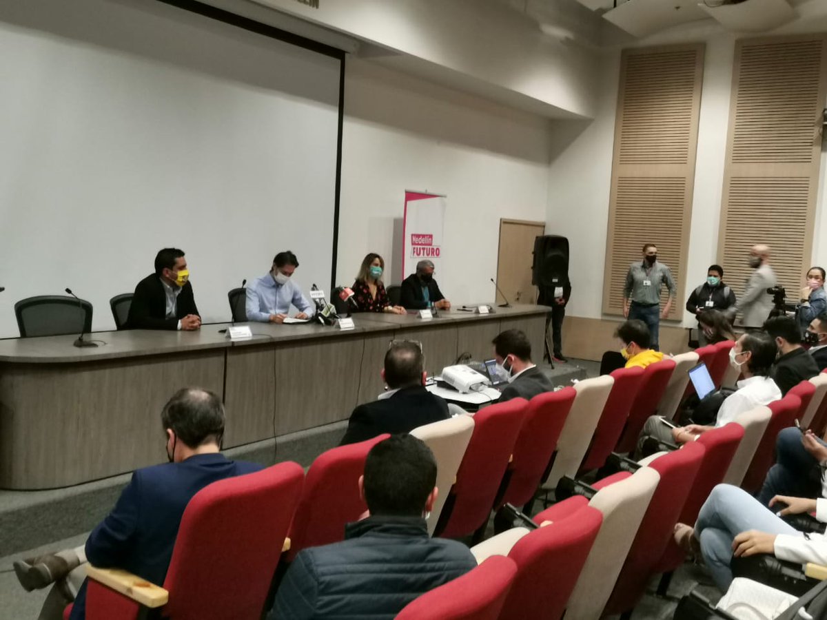 ITMinstitucion's tweet image. 🔊 Alcalde de Medellín anuncia matrícula cero para los estudiantes de las 3 IES del Municipio @ITM_Medellin @IUPascualBravo @IUColmayor 💪🏻 Más de 24mil estudiantes  beneficiados 💪🏻
Un trabajo articulado entre las
IES, Administracion municipal y representantes estudiantiles.