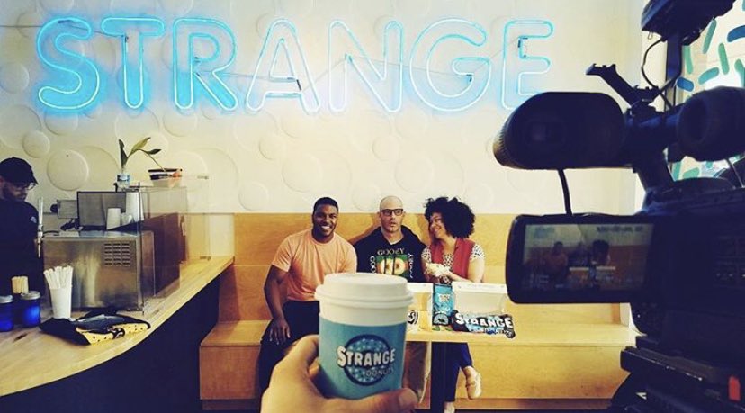 closeuptv_'s tweet photo. Good morning! Happy Monday #StLouis There’s so many great ways to start off the week, including getting a donut from @strangedonuts 🍩😉 Check out our interview with them too!
https://t.co/yXlKQn067i
#closeuptv #strangedonuts #stl https://t.co/Igx7jPNvY4
