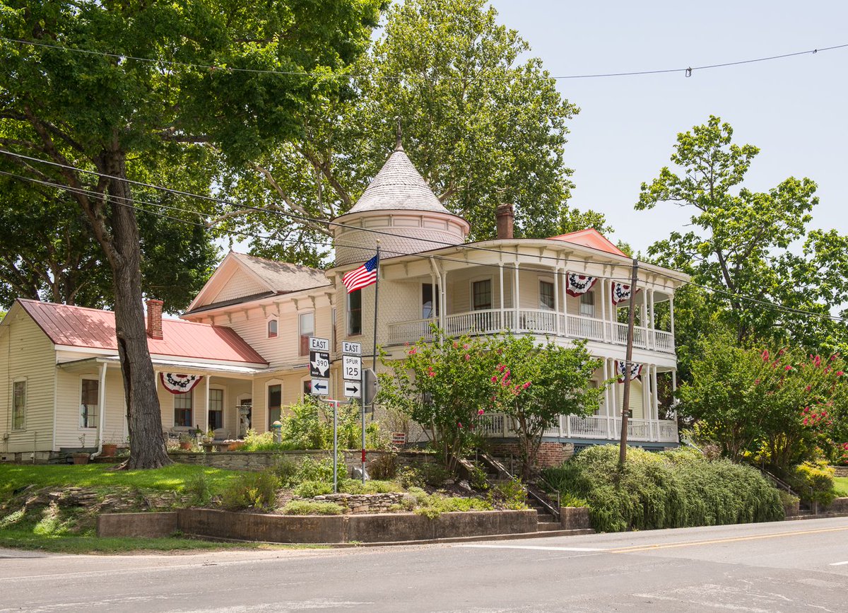 visitbrenham's tweet image. Check out the incredible before and after shots of the historic Knittel Home in Burton! 

Photo 1 @natalielacylange
Photo 2 by Daniel Hardy for the @txhistcomm in 1978
#burtontx #visitbrenham