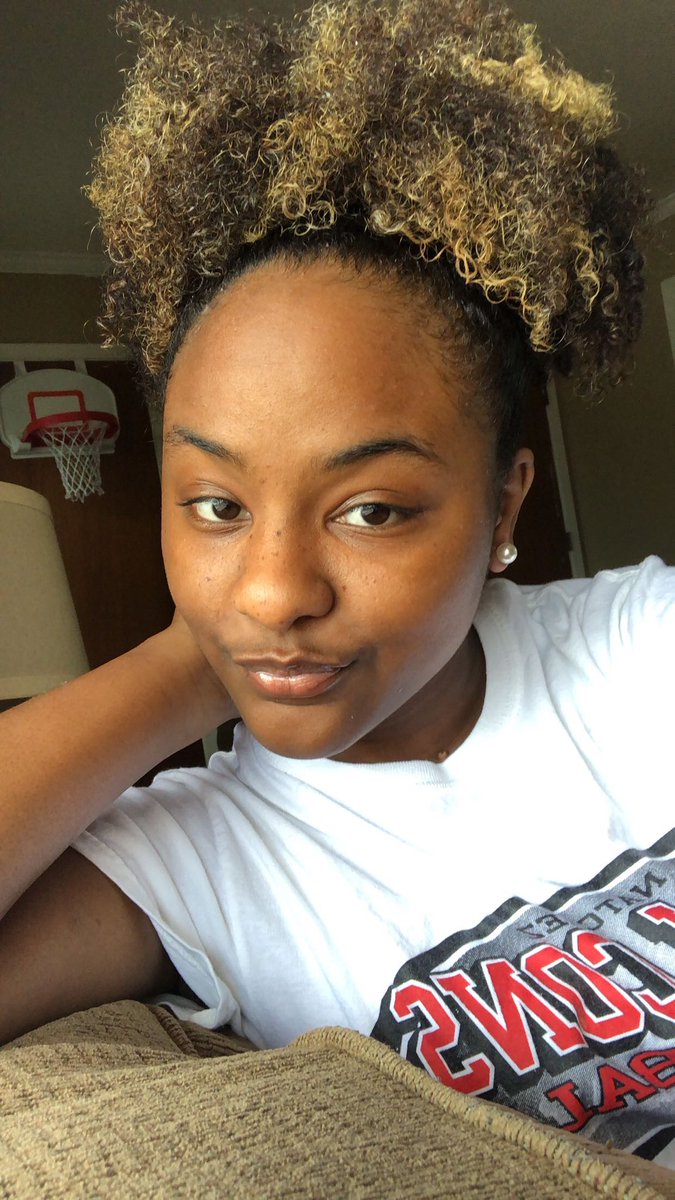 kirababyyyy12's tweet photo. #WhosWhoOfJSU 
-JaKira Smith💓
-Natchez, MS 📍
-JSU ‘22 💙🐯 
-Biology Pre Physical Therapy 👩🏽‍⚕️
-Athletic Trainer🏈
-oh so preTTy💓💚 https://t.co/B3oyUDKuaO