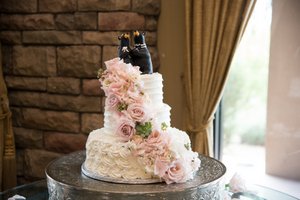 SueJacobsCakes's tweet photo. Love You Beary Much 
 
Sweet cake topper!  Love You Beary Much!
We always appreciate great images provided by our photographer friends!  Still Life S... https://t.co/2YeBuYxhmU https://t.co/an7ZkXpo2v