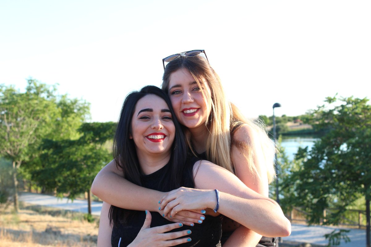 albabu_'s tweet photo. lo más bonito es que seamos almas gemelas, el amor verdadero lo encontré en mi mejor amiga @deboravaqfl https://t.co/mrWo07kzNk