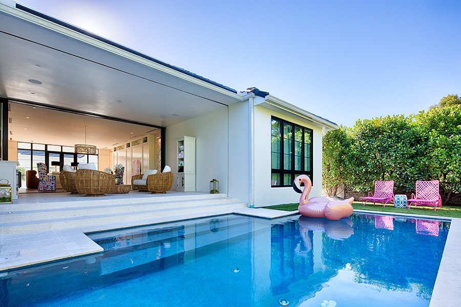 Windsor_Windows's tweet photo. This #MondayMoment brought to you by @MansionWD and @Windsor_Windows Multi-slide patio doors.
.
.
.
#poolgoals #housegoals #multislidedoors #summerliving https://t.co/Hdp4iTsLij