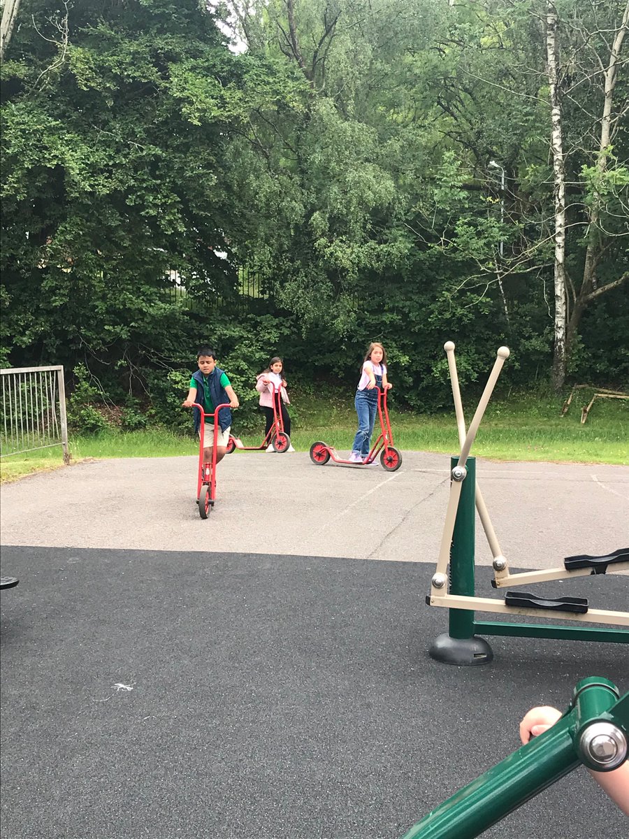 Springwood_Prm's tweet image. #springraglan are exploring the outdoor play area today with their friends that they have missed. All at a two metre distance
