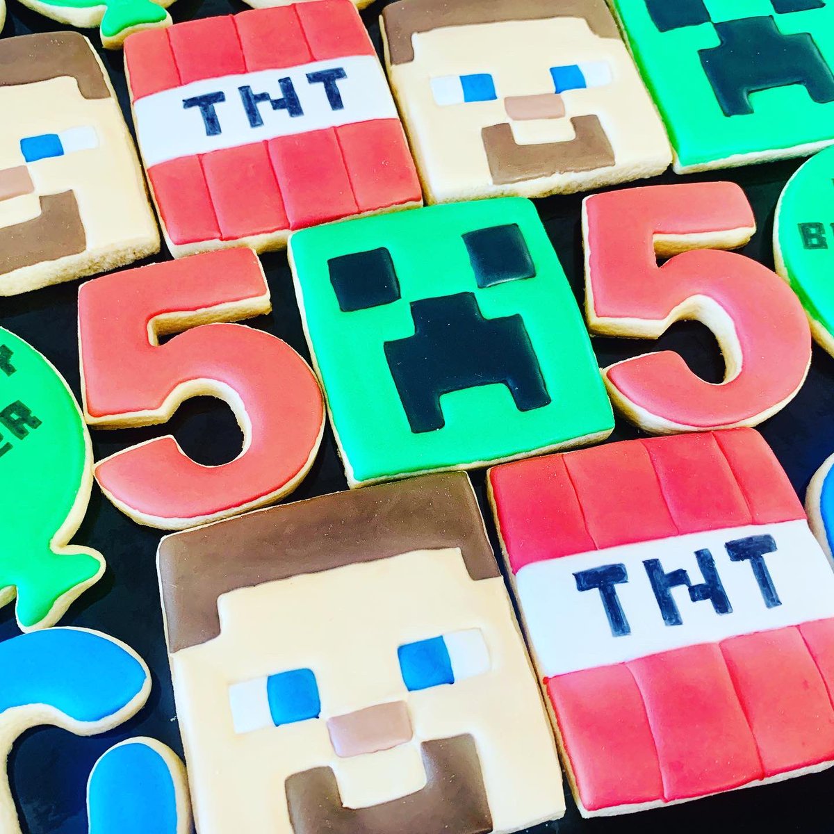 NadiaGundert's tweet photo. Minecraft birthday cookies #cookiedecorating #sweettreatsbynadia #minecraft #minecraftbirthday #minecraftcookies #videogamecookies #ygklocal https://t.co/PoKle3YgJP