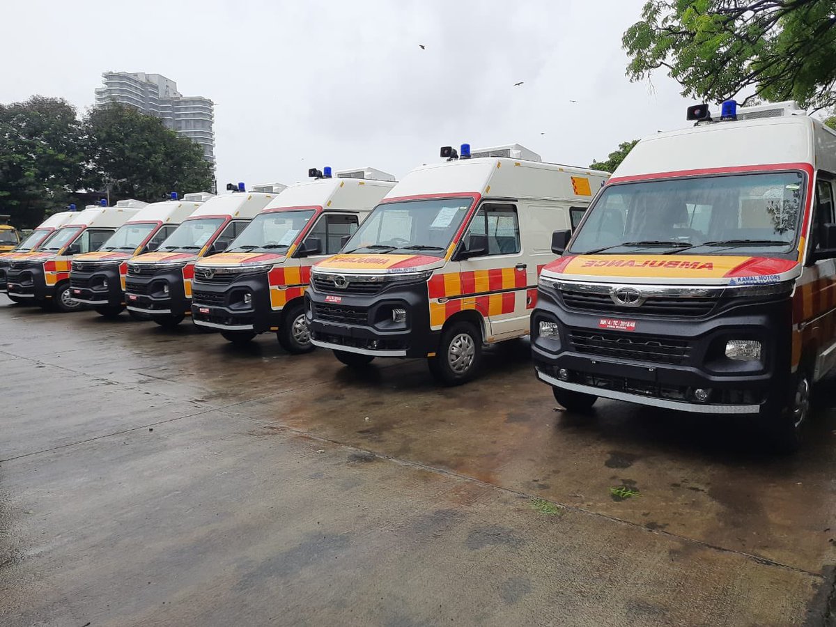 CMOMaharashtra's tweet photo. Tata Son’s Foundation handed over 20 ambulances, 100 ventilators and ₹10 Crore for setting up Immunology &amp; Virus Infection Research Centre to the @mybmc today in the presence of CM Uddhav Balasaheb Thackeray. https://t.co/ZAKj8BTQXO