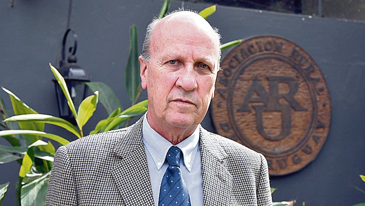 radioyi960's tweet image. #LasBarbasEnRemojo Estamos hablando con el Ing. Agr. @capurro_gabriel Presidente de la Asociacion Rural del Uruguay. #AM960 #Durazno