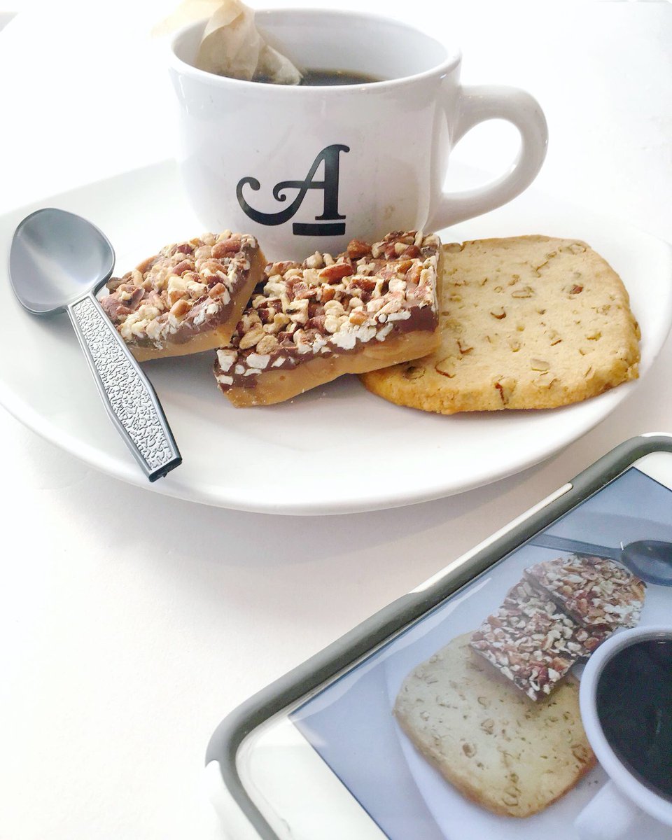 Btoffee's tweet photo. A coffee and toffee kind of morning...🤤☕ "A" Restaurant and Market • Newport Beach • California 

#btoffee #mondaymorning #amarket #coffee #besttoffee #breakfastgoals #grabandgobrunch #yum #dessert #chocolate #local #newport #toffee #delicious #food #foodie https://t.co/Kx0AFe3Np4