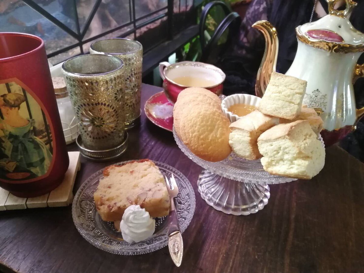 ラズ בטוויטר 高円寺の喫茶店 エセルの中庭 が凄く好みでした 魔女の隠れ家 魔法学校の教室 人形師の家の中庭 宝石研究者の書斎 そんな言葉が似合う雰囲気と エセル と物語を紡げる可愛らしいメニューが印象的で お紅茶も香りが良くて美味しかったです