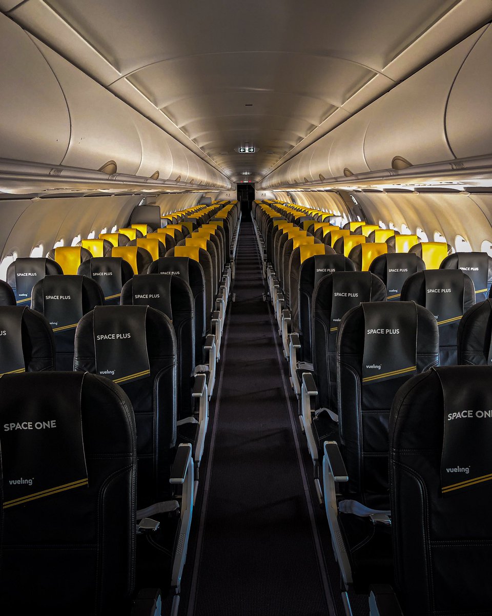 ignacioA320's tweet photo. Hoy salida a Sevilla a traer un avión preservado por la pandemia. 

Trabajo impecable de mantenimiento durante estos meses parado y nos lo llevamos sin problema en vacío de vuelta a casa para volver a llevar pasajeros. 👍🏻 https://t.co/NIMZE1nt06