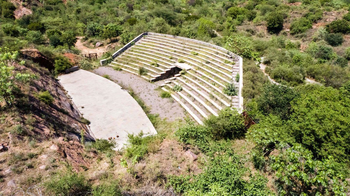 Moulibasu's tweet photo. @Dainik_Jagaran
 Don't know if your reporter spent even a minute inside the #AravaliBiodiversityPark This isn't responsible reportage. Pl see pics taken last month even BEFORE the rains hit. 
@I_Am_Gurgaon
 has done a fantastic job of re-wilding the place. It looks lush green now https://t.co/OHHgToXwhG