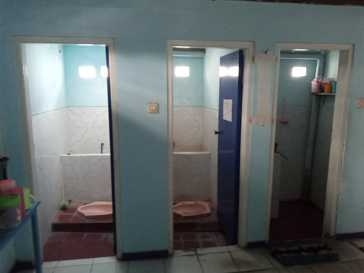 MNIbrahim96's tweet photo. Buat yang mau melaksanakan UTBK di area ITS Surabaya &amp; sekitarnya, dan butuh tempat menginap selama 1,2 atau 3 hari, bisa menyewa kos putri milik ayah saya, tarifnya murah kok, cukup 30k saja per hari, fasilitasnya lengkap, jika berminat silahkan hub di nomor 0822-4591-9684 https://t.co/XW9yykmMFC