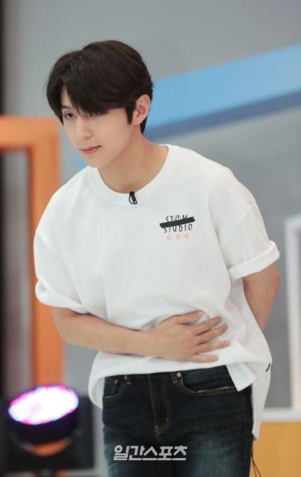hamtergyuzizi's tweet photo. : ได้เวลากลับบ้านแล้วครับคุณหนู
: ไม่กลับ!! ทำไมพี่ต้องบังคับเราด้วย
: ผมปล่อยให้คุณหนูเล่นสนุกมาทั้งวันแล้วนะครับ ไม่กลัวคุณท่านโกรธเหรอครับ
:หึ!!! พี่ก็ดีแต่ทำตามคำสั่งพ่อ!!!แล้วใจผมล่ะ
:ก็ถ้าไม่ห่วงผมจะตามติดขนาดนี้มั้ย
#วายแจ #YJae https://t.co/BXRszrpwEb