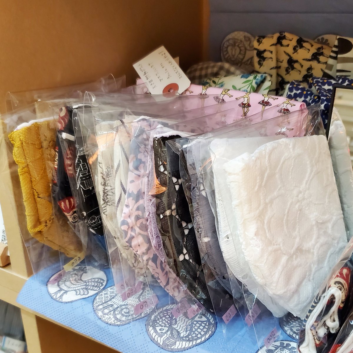suzume181's tweet photo. Chimachimaさんの布マスクが入荷しました!レースのマスクが大人気です☺️
#すえの棚 #スズメベース #chimachima #ハンドメイド #布マスク #三鷹 #三鷹南口 #11時から19時まで #箱貸し #三鷹のもの https://t.co/PPsyr2Or1L