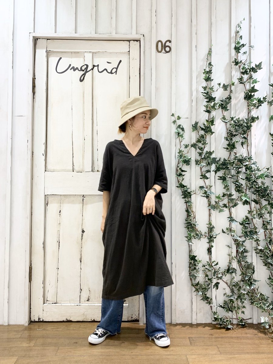 Ungrid神戸マルイ店 Staff Outfit 今週は デニムコーデ ということで お気に入りのワンピの中に フレア デニムを ワンピは発売中のコチラ シルクネップスキッパーワンピース 14 300 7 150 50 Off Ivy C Gry M Grn Ppl Staff 160cm