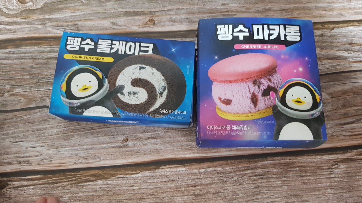 2Pengsu's tweet photo. 오늘 베라가서 펭수 와압 햇뜹니다
후기는 롤케익 빵또아같아서 맛납니다 하지만 비쌉니다이거
마카롱은 그냥 시원한 막카롱
아이스크림은 넘 달아욕!!!!! 글고 여름엔 꼭 컵에먹기
콘먹다가 줄줄흘러서 일에서 난리낫슴다........
펭클럽들은 참고해서 맛나게먹기...☆ https://t.co/D0Wrn8P53o