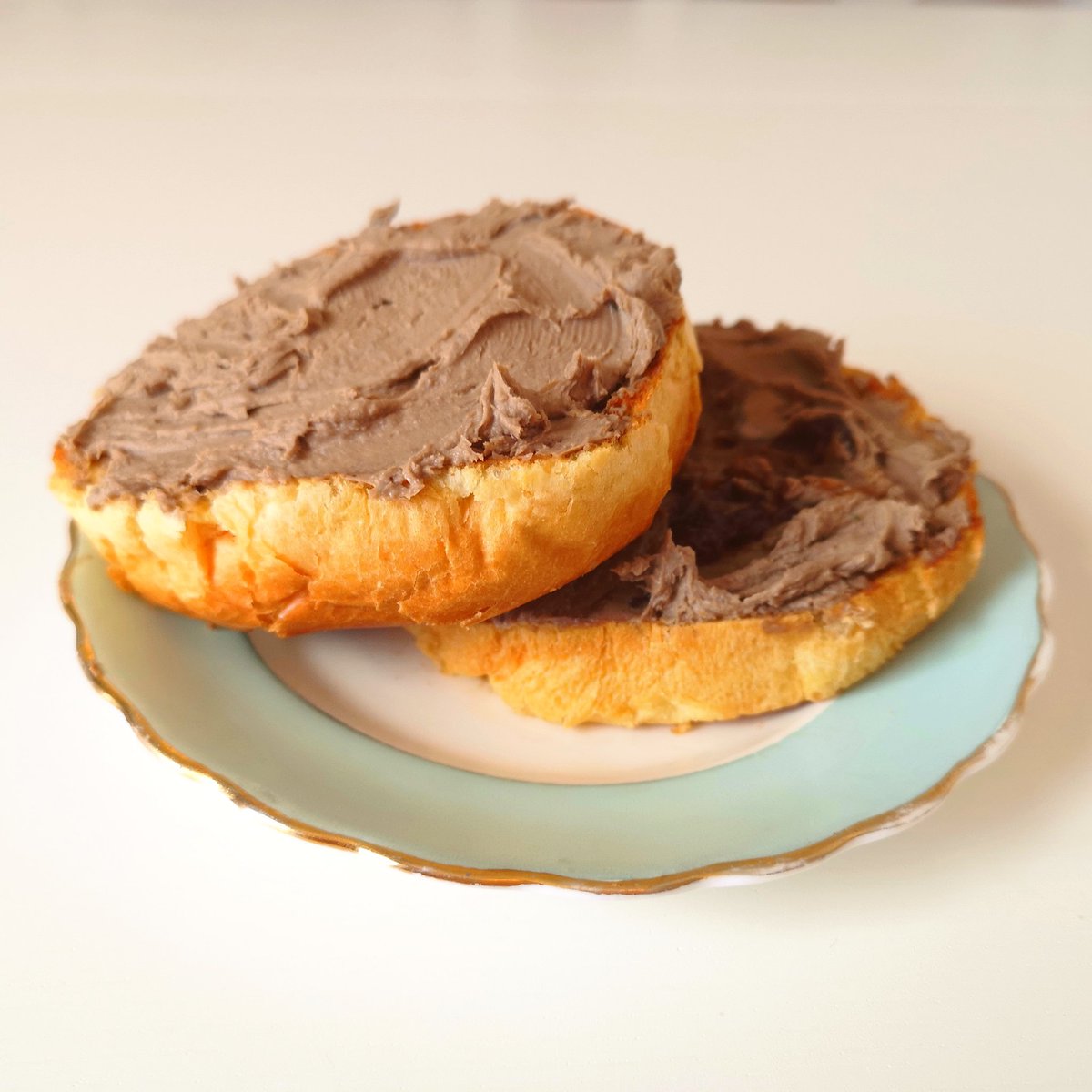 Today on Return to Blender I tackle another French classic - chicken liver parfait. Not one for squeamish cooks, but a richly rewarding (and incredibly cheap) treat for those who brave it #food #blog  returntoblender.com/2020/07/05/pra…